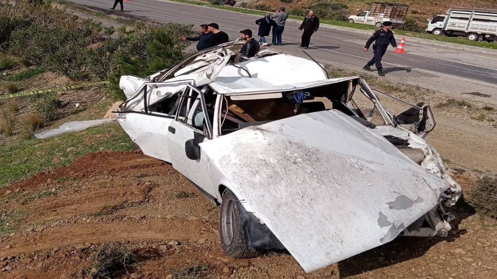 Mersin’de otomobil şarampole yuvarlandı: 2 ölü
